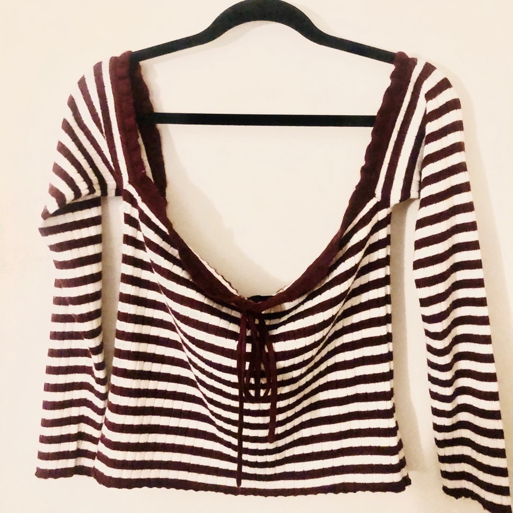Off shoulders stripped crop top